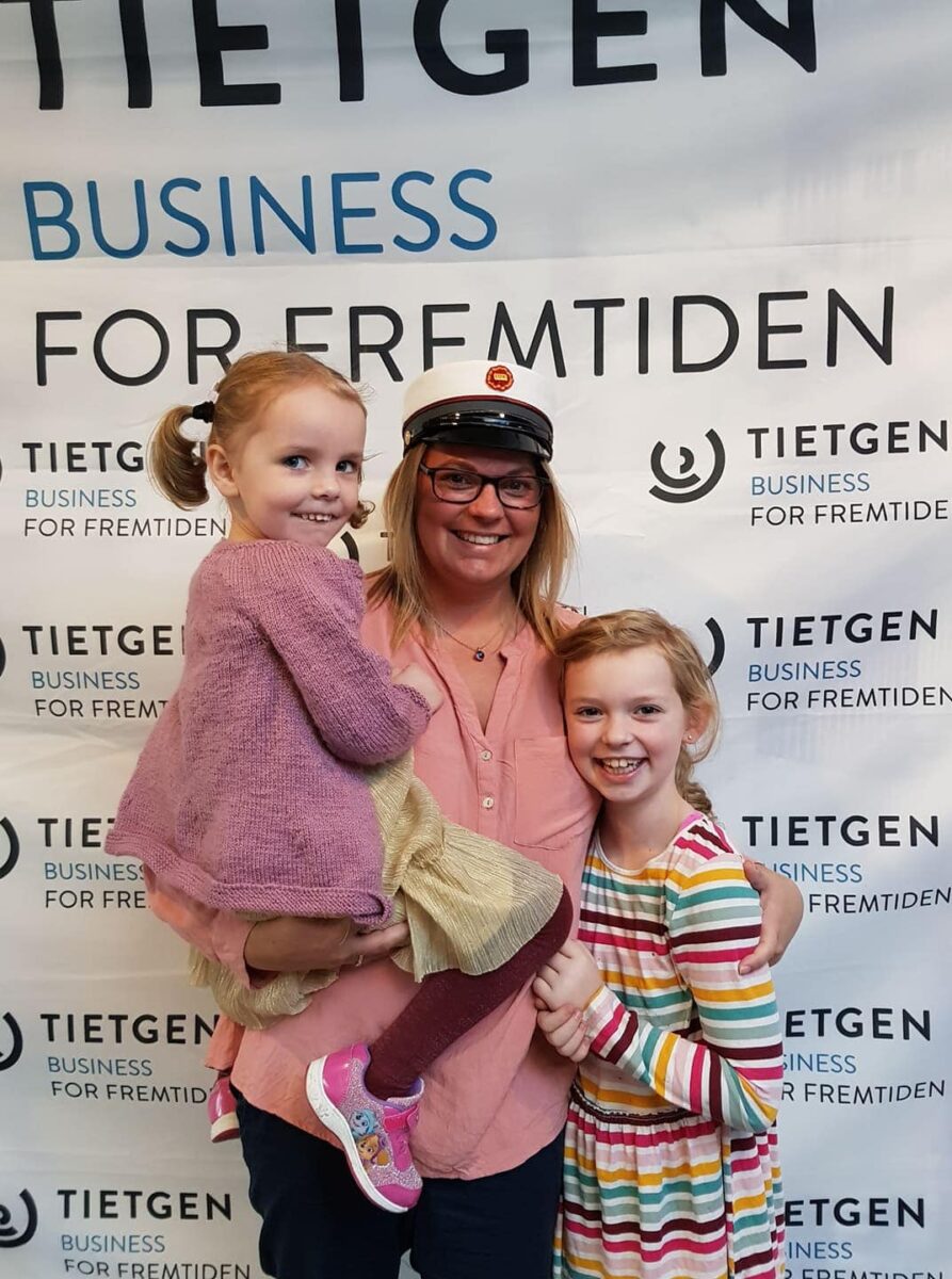 Voksenelev student 2020 mor med piger