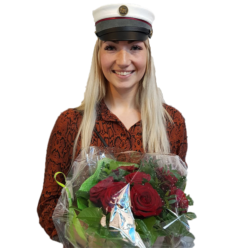 Glad_eux_pige_med_blomster_og_hue_2020_web22_remove-removebg-preview