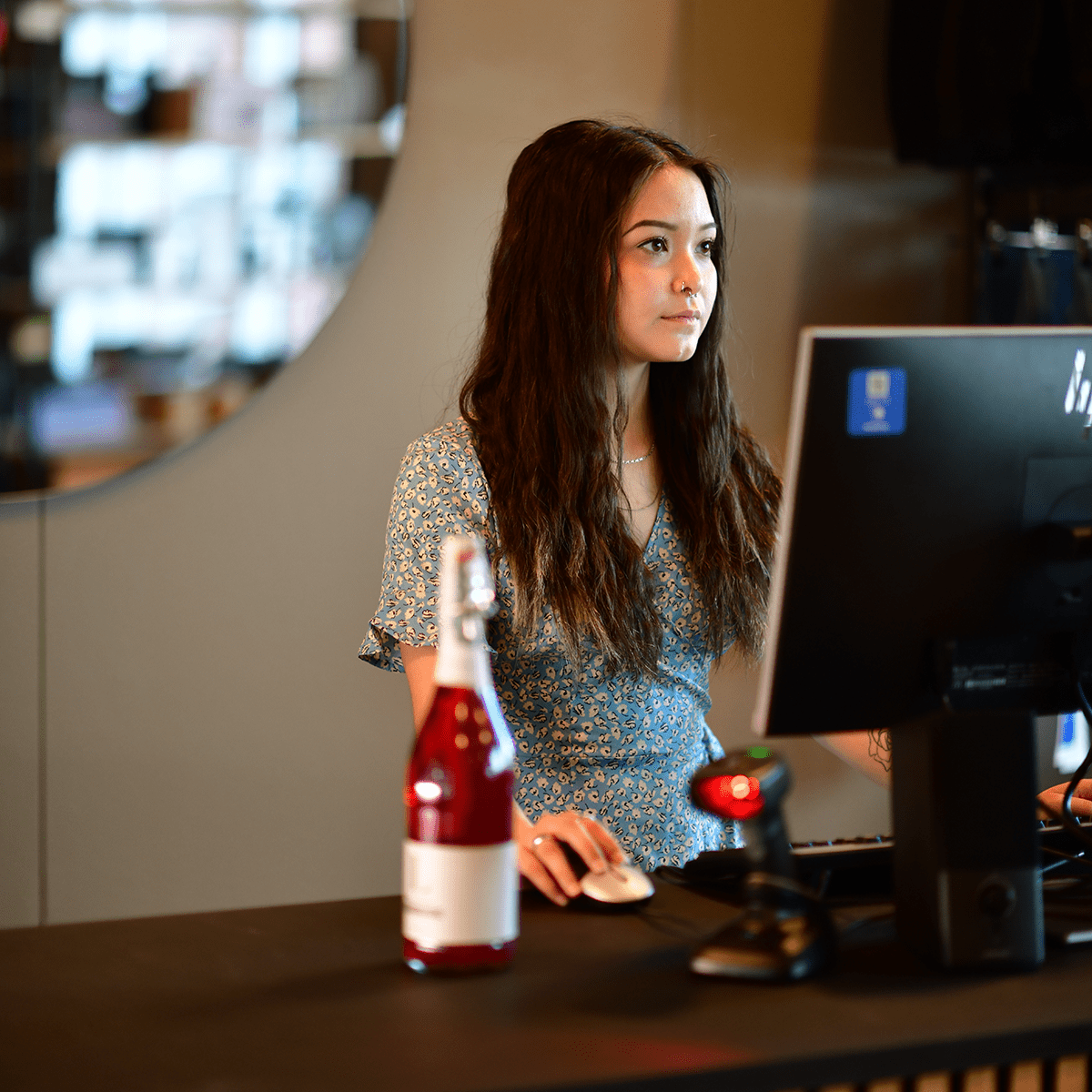 Pige-ekspiderer-i-Elevpladscenter2022