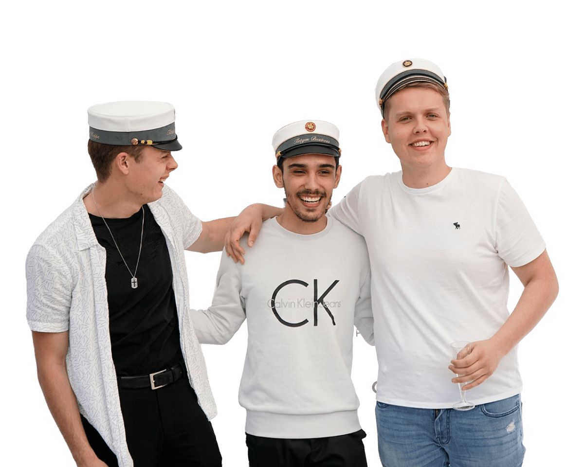 Tre-glade-eux-elever-med-huer2020_web22-removebg_5x4