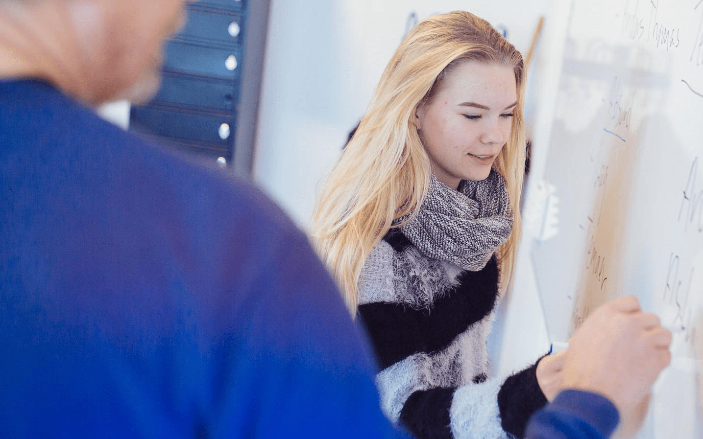 pigeskriverpatavle1920x1200